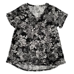 Black and white floral Lularoe christy tee